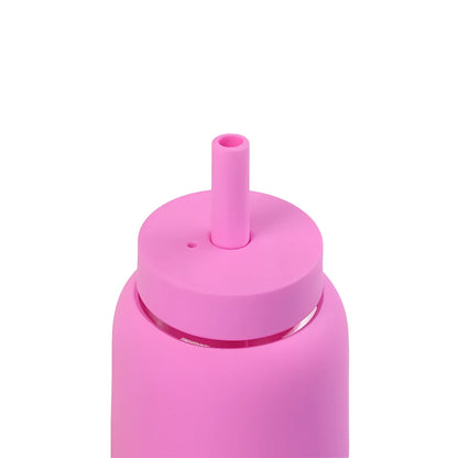 Pinkfarbige Wasserflasche mit Strohhalm und Deckel für Kinder