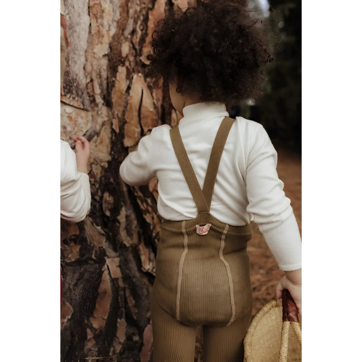 Kinder-Corduroy-Latzhosen im Produkt Strumpfhose mit Träger in Acorn Brown