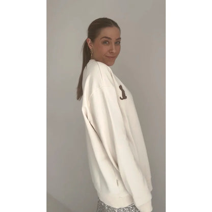 Weißes Sweatshirt mit dunkler Schrift auf der Vorderseite, Produktname Sweater women Puppy