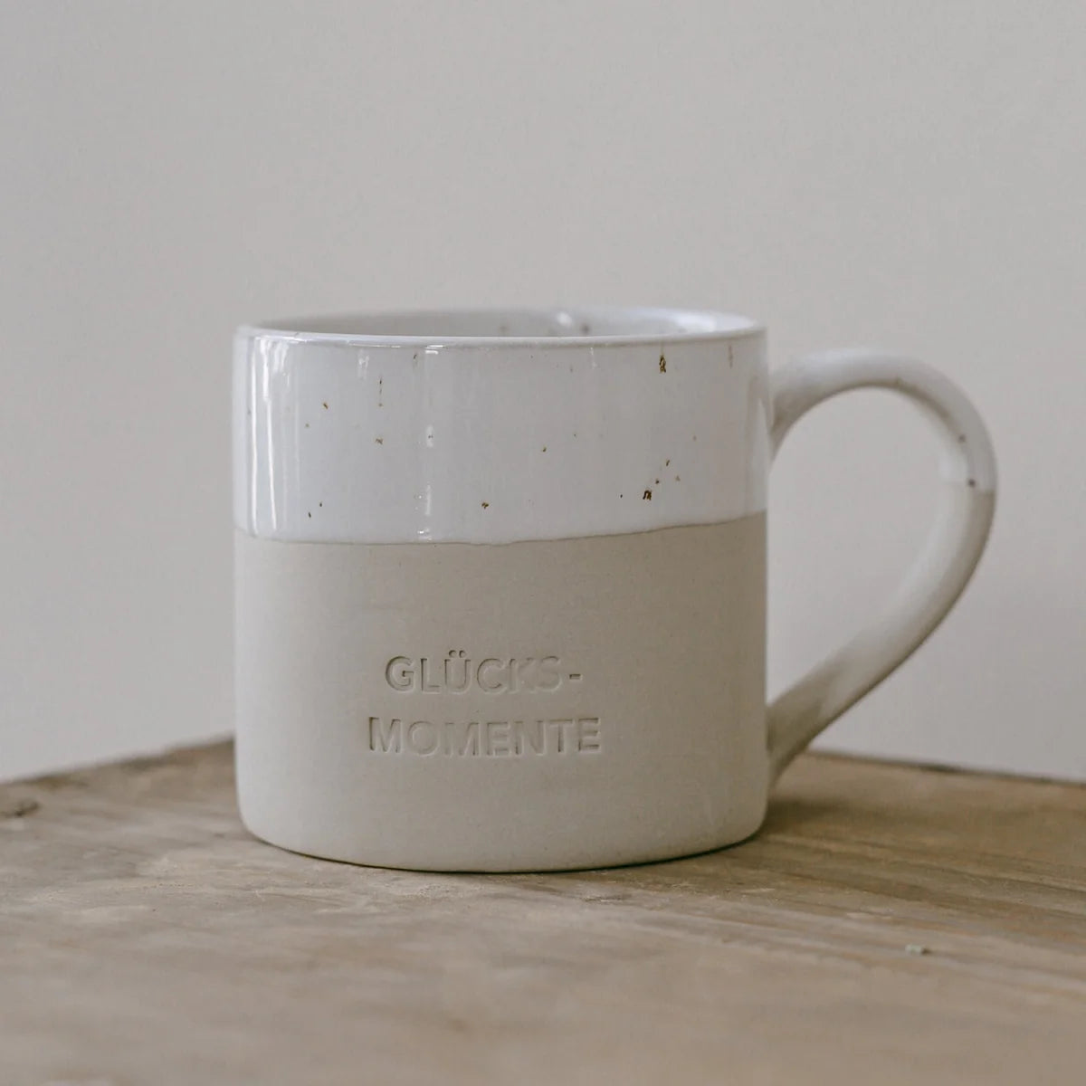 Große Glücksmomente Tasse 450ml, zweifarbig mit Speckeln und Glücksmomenten-Prägung