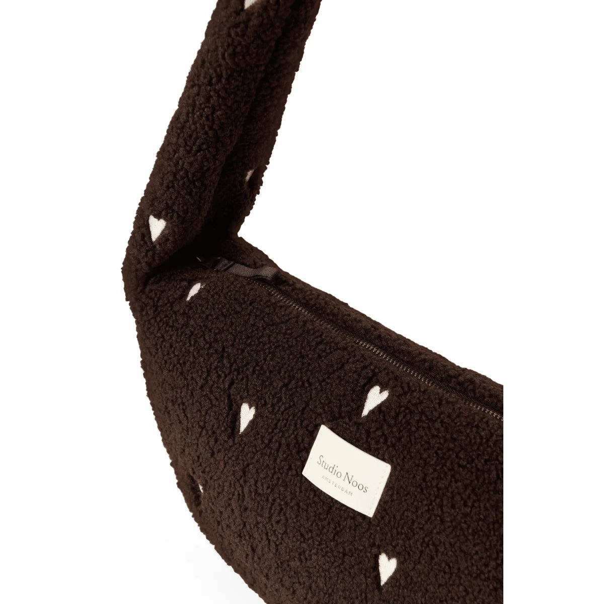 Detail des schokobraunen Teddyfleece mit Herzen