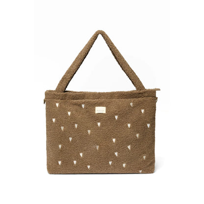 Braune Frottee-Tasche mit Herzmuster aus der Teddy Mom Wickeltaschenkollektion
