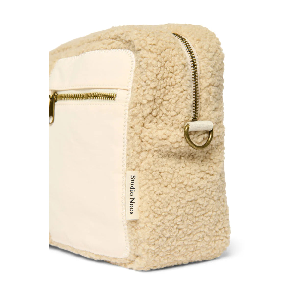 Cremefarbener Sherpa-Toilettenbeutel mit goldenen Reißverschlussdetails für Teddy Stroller Organizer