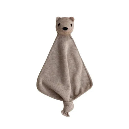 Hvid Teddy Tokki in Sand, gestrickter Schmusekumpel mit Schnullerband