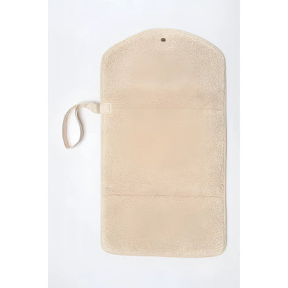 Beigetragener Stoff-Garment-Bag mit Schlaufengriff für Teddy Wickelunterlage in Ecru