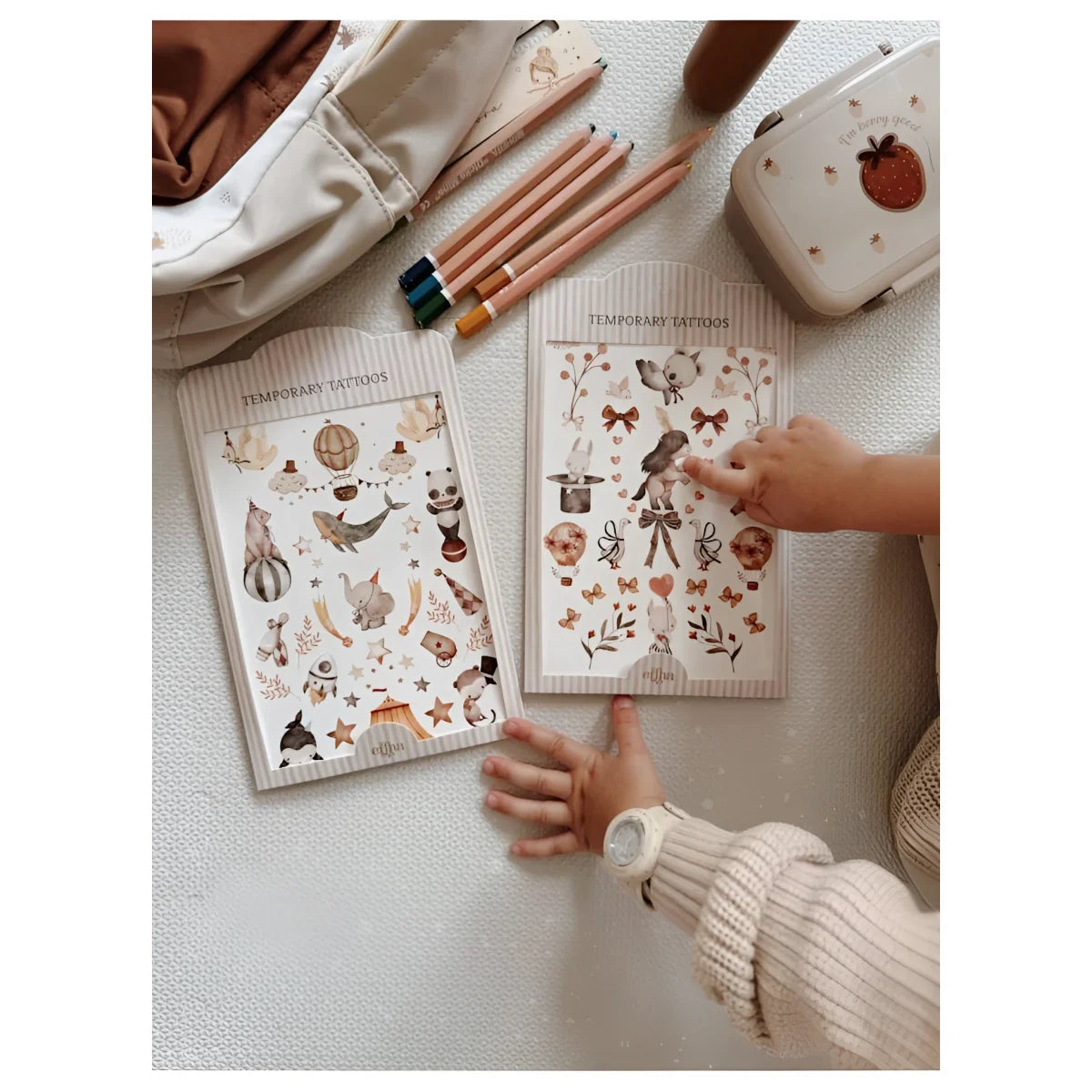 Temporäre Kindertattoos 2019: Blumenmotive in Pastelltönen