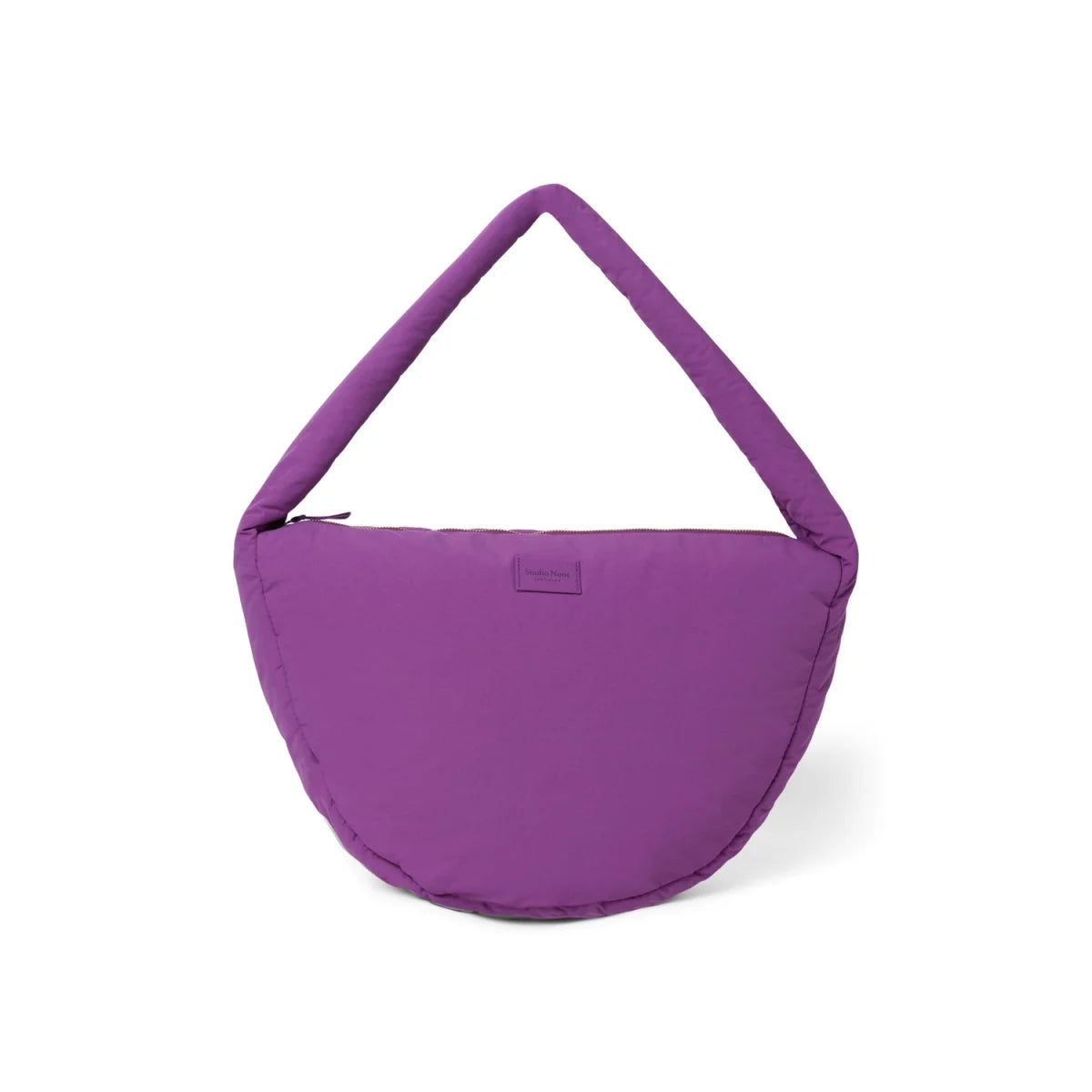 Texturierte gepolsterte Crossbody-Tasche in Lila mit weichem, wattiertem Design und breitem, passendem Riemen