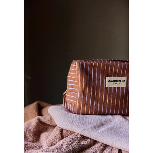 Toilet bag lilas stripes braun weiße gestreifte canvas kosmetiktasche mit beige label gabrielle paris ideal für ökologische