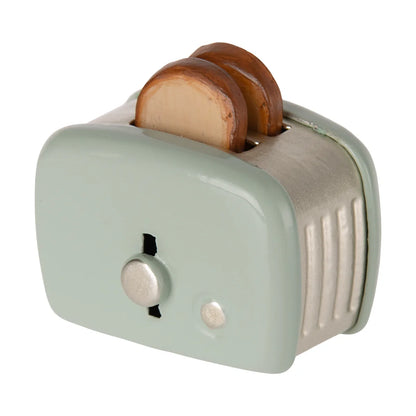 Pastellgrüner Mini-Toaster Maus Mint mit silbernen Akzenten und zwei getoasteten Brotscheiben