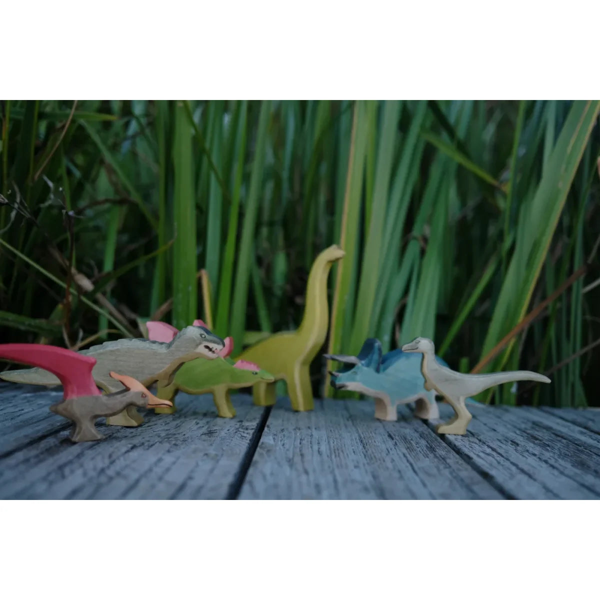 Bunte Dinosaurier Kollektion mit Triceratops in Türkis für Spielzeugliebhaber