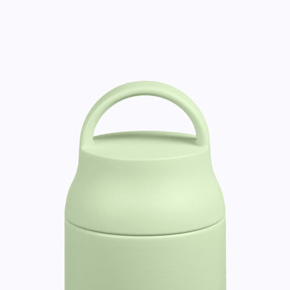 Matt mattgrüner isolierter Trinkflaschen-Tumbler mit Schraubdeckel in Matcha