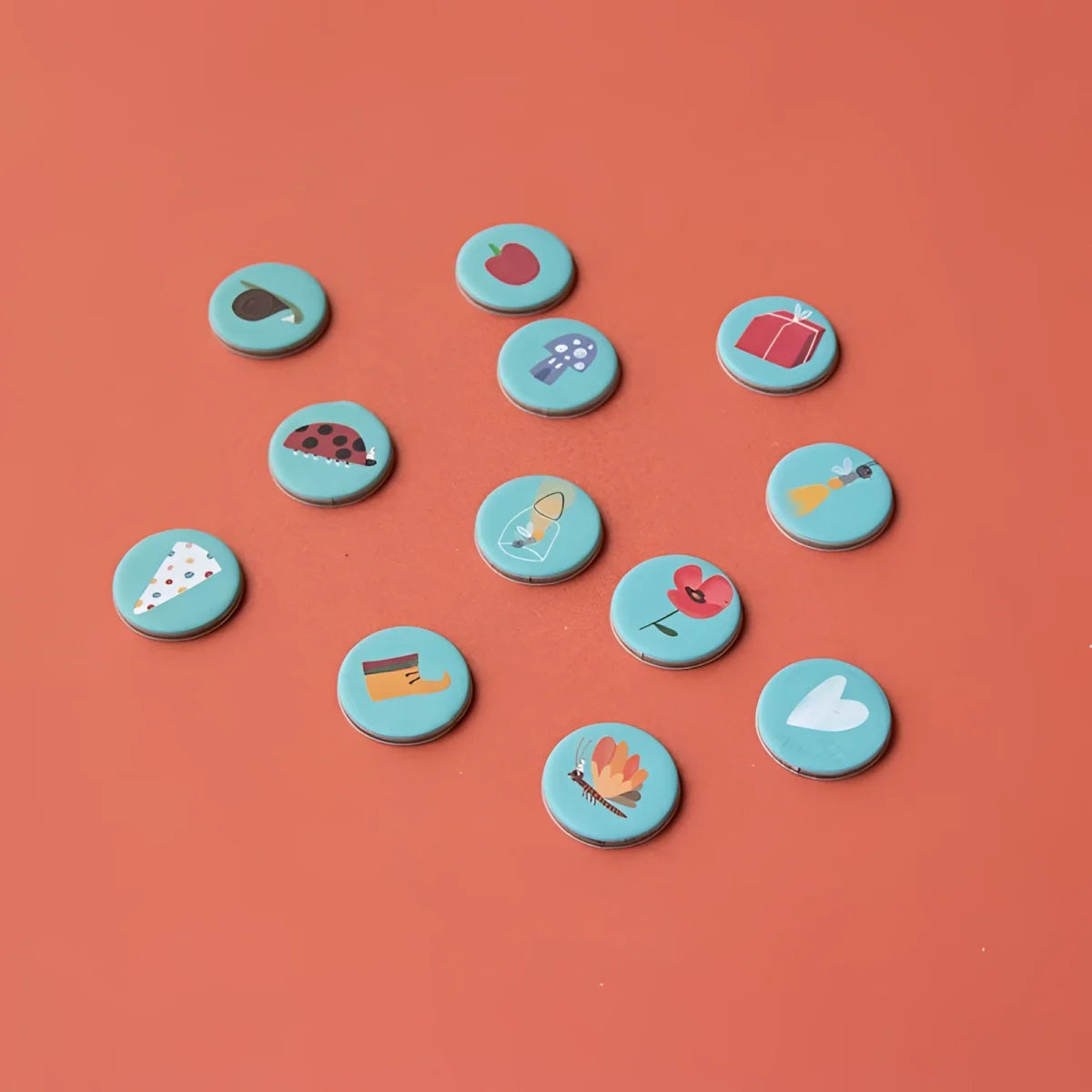 Bunte Teal-Kreise mit Früchten, Insekten und Blumen im Unicorn Tiny Puzzle