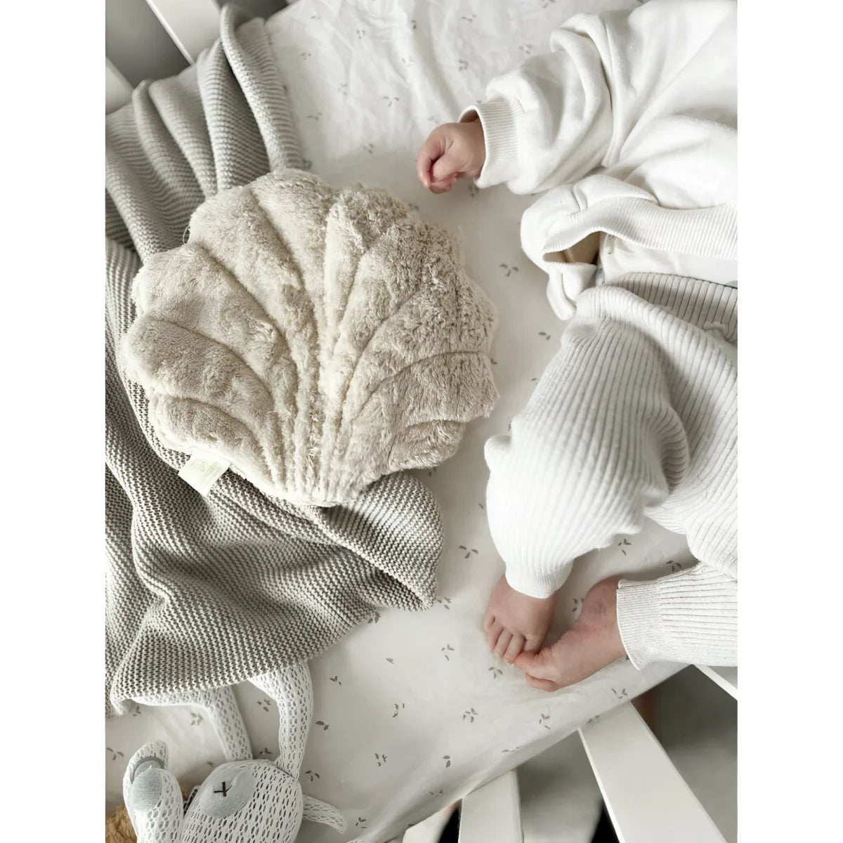 Beiges, muschelförmiges Wärmekissen Muschel klein für Entspannung und Komfort