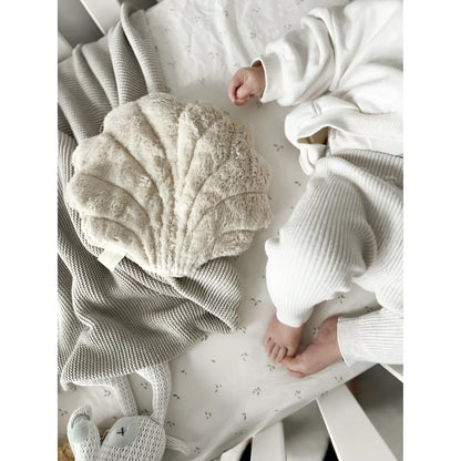 Beiges, muschelförmiges Wärmekissen Muschel klein für Entspannung und Komfort