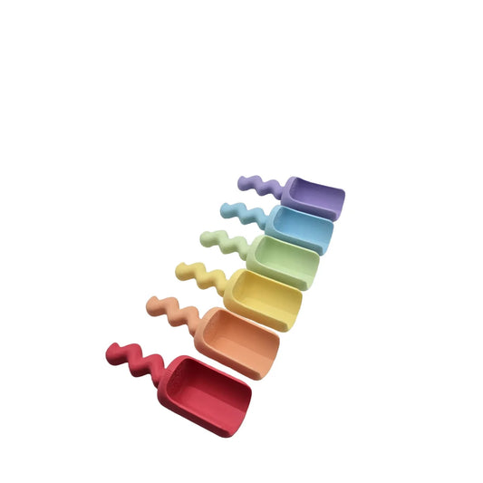 Waves Schaufel-Set aus sechs pastellfarbenen Silikon-Messlöffeln mit wellenförmigen Griffen