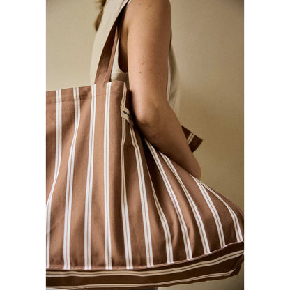Week-end bag noisette stripes braun weiß gestreifte canvas tote bag mit kleinem markenetikett ideal für ökologische