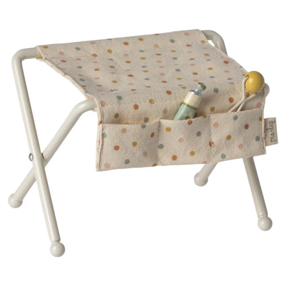 Maileg Wickeltisch, Babymaus in Weiss