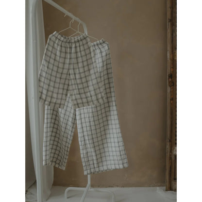 Plaid Damen-Pantoffeln auf Kleiderbügel für Women’s Check Wide Leg Pents in Navy Window