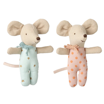 Zwei kuschelige Mausspielzeuge aus der Zwillinge Babymäuse Streichholzschachtel